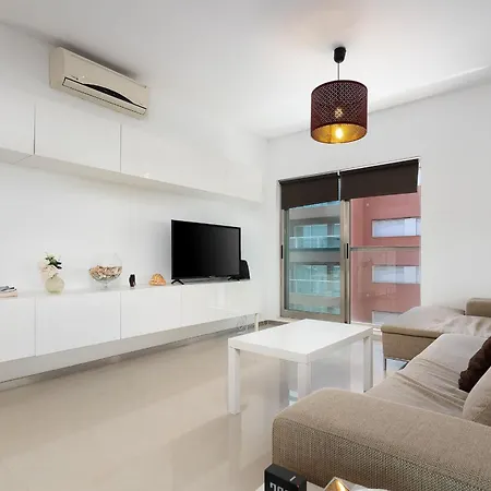 Apartment 2 Bdr W/pool And Jacuzzi By Lovelystay