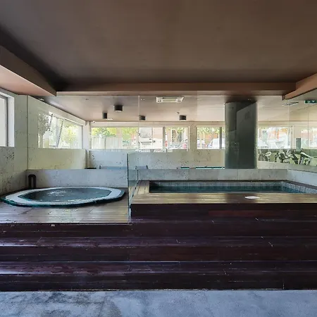 2 Bdr W/pool And Jacuzzi By Lovelystay