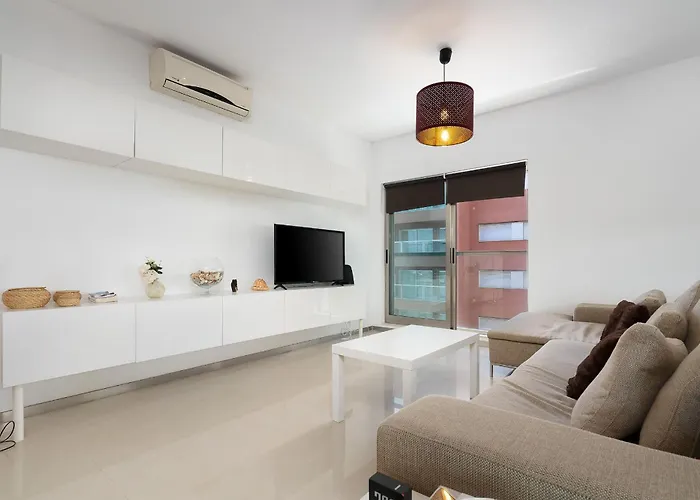 Appartement 2 Bdr W/pool And Jacuzzi By Lovelystay